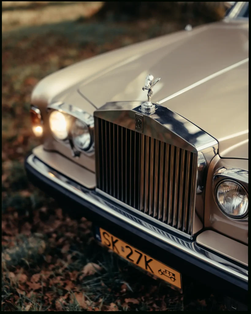 Logo Rolls - Royce od przodu